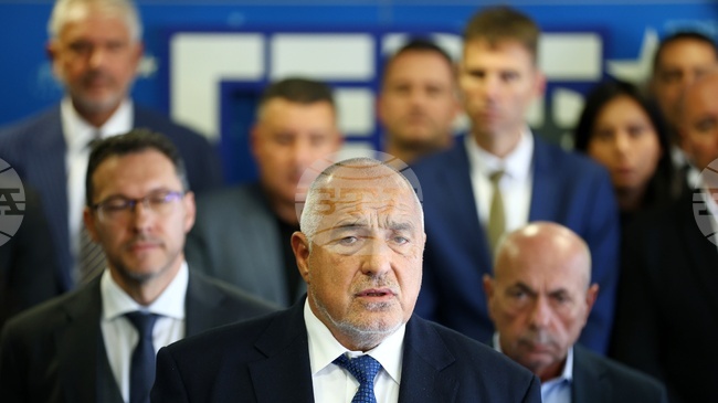 ГЕРБ събира подписи за извънредно заседание на парламента и за оставката на председателя Михаела Доцова