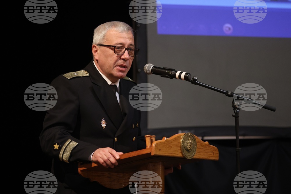 Във Висшето военноморско училище "Н. Й. Вапцаров" се обучават 250 курсанти и 3500 студенти, а броят на желаещите расте, каза началникът му