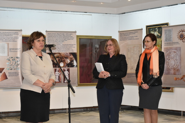 Кметът на Ловеч откри изложбата „Пътят на свeтите Кирил и Методий и техните ученици“