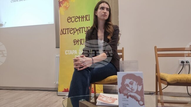 Да откриваш красотата дори когато тя сякаш отсъства, е посланието на дебютната стихосбирка на Силвия Алексиева „Ахилесови цветя“ 