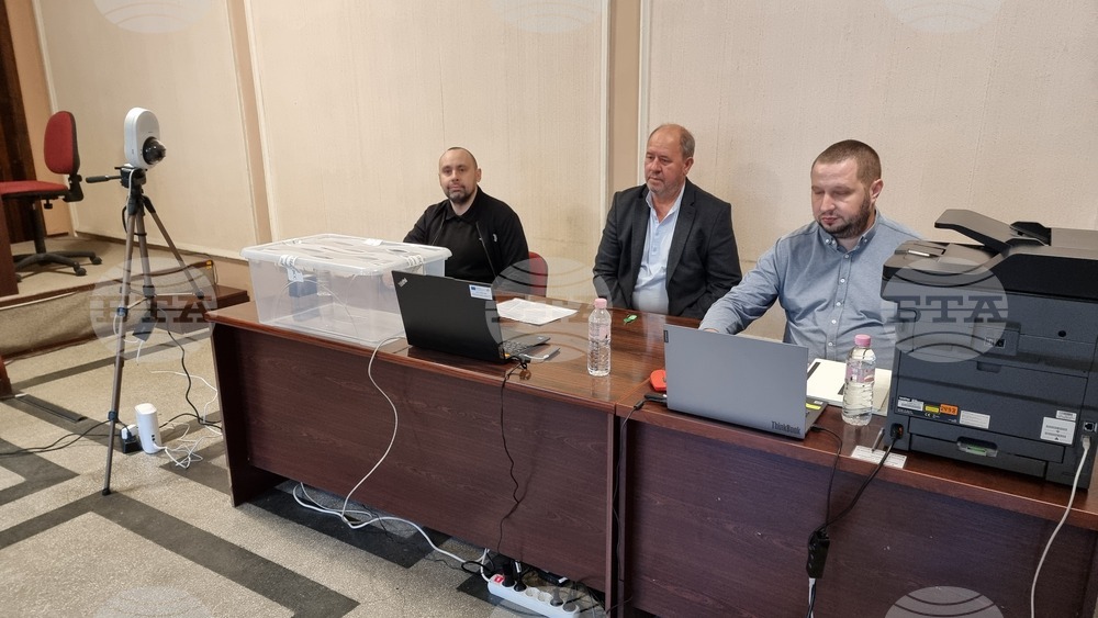 Изборният ден във Враца за членове на ВСС от квотата на прокурорите започна нормално