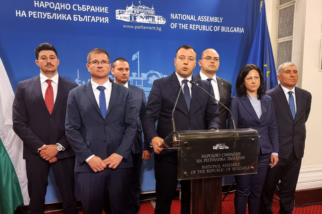 От „Възраждане“ настояха и техният законопроект за промени в Наказателния кодекс да бъде разгледан от правната комисия в парламента