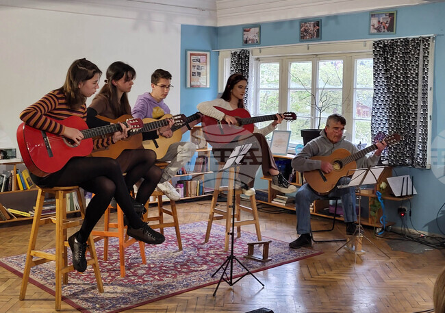 Самоков - китарен ансамбъл "Акустика" - концерт