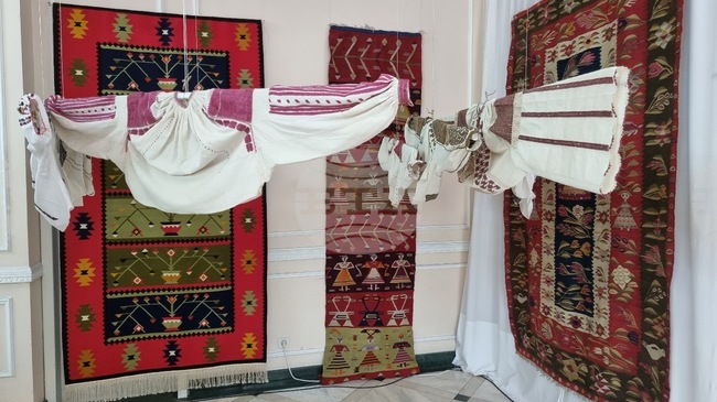  Румъния - Национален музей на селото „Димитрие Густи“ - изложба