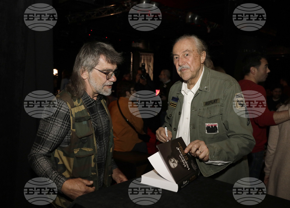 „На прага на времето“ - автобиографична книга - Кирил Маричков