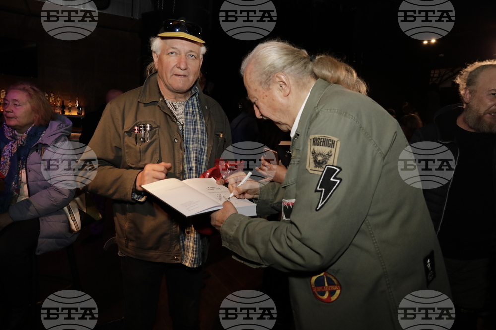 „На прага на времето“ - автобиографична книга - Кирил Маричков