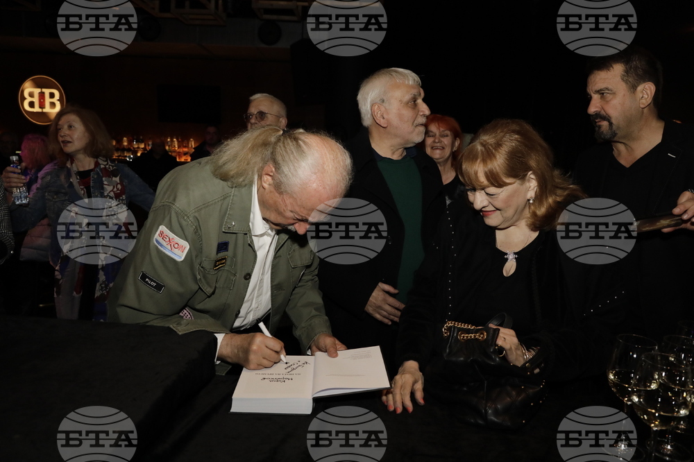 „На прага на времето“ - автобиографична книга - Кирил Маричков