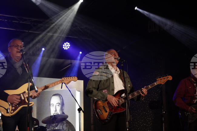  „На прага на времето“ - автобиографична книга - Кирил Маричков