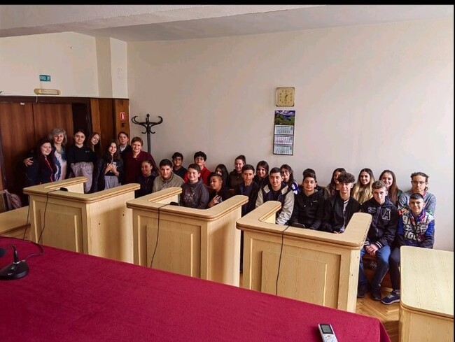 Апелативна прокуратура – Варна: Третият етап от образователната програма на Прокуратурата за учебна 2022 – 2023 година завърши с лекции на прокурорите от Районна прокуратура - Варна