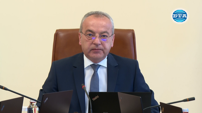 Откритото управление е най-добрата комуникационна стратегия, която гарантира одобрението и доверието на обществото, заяви премиерът Гълъб Донев