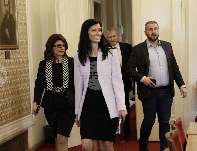 Народно събрание - Мария Габриел - ДПС - среща