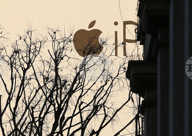 Италианският антимонополен регулатор глоби „Епъл“ с близо 100 млн. евро за злоупотреба с господстващо положение