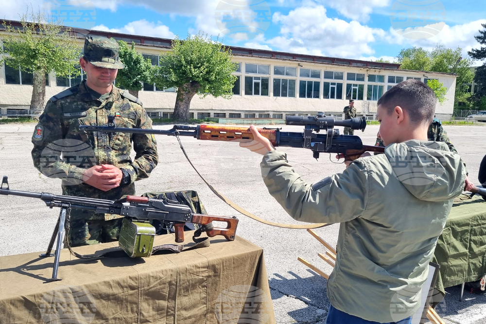 Търговище – военна техника – демонстрации в училище