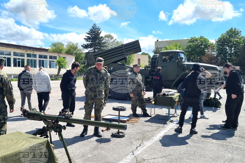 Търговище – военна техника – демонстрации в училище