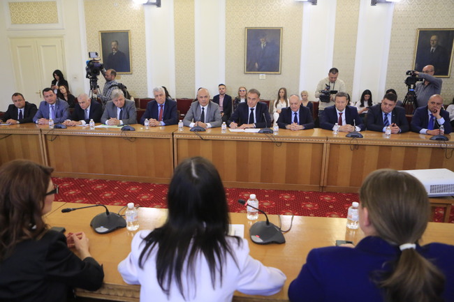 БСП на срещата с Мария Габриел: Няма да подкрепим правителство на всяка цена, имаме си приоритети