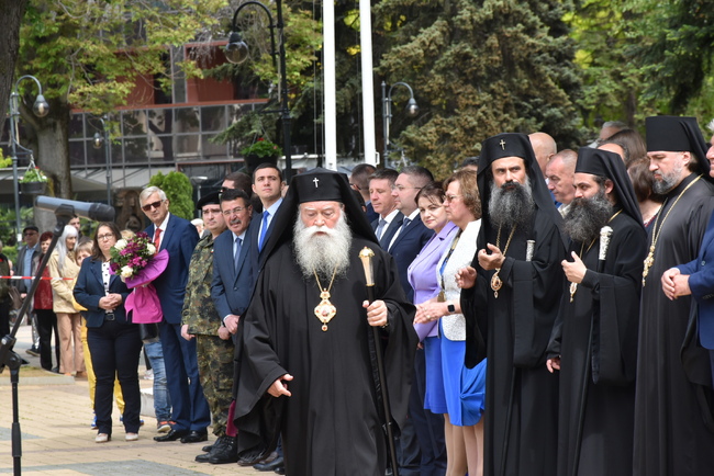 Празникът на Ловеч е наситен с тържествени изяви и концерти