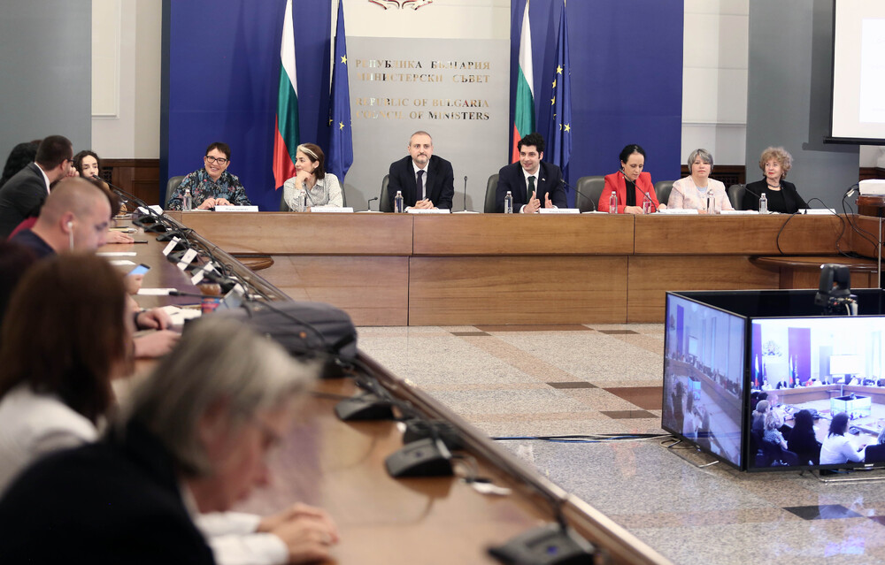 Вицепремиерът Пеканов: Гражданите трябва да бъдат част от правенето на политики, социалните мрежи и улицата не са достатъчни