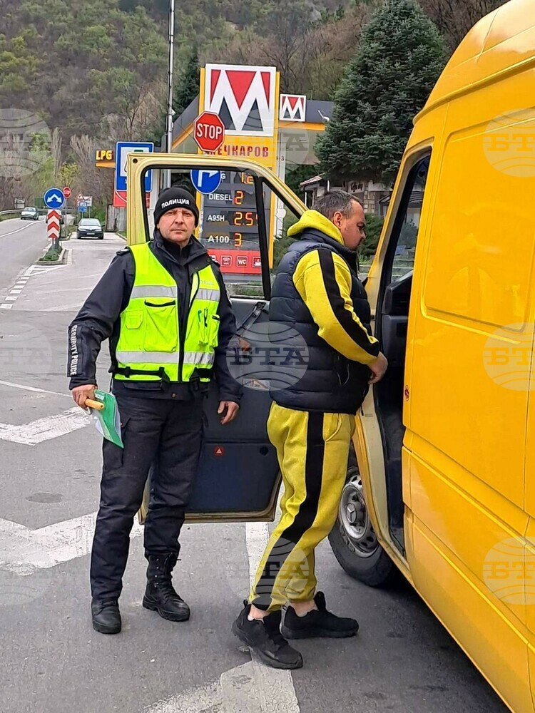 Десет души са арестувани при полицейска операция в Пазарджишко