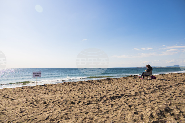 Няма нефтени разливи на плажовете в Поморие, съобщиха от Общината