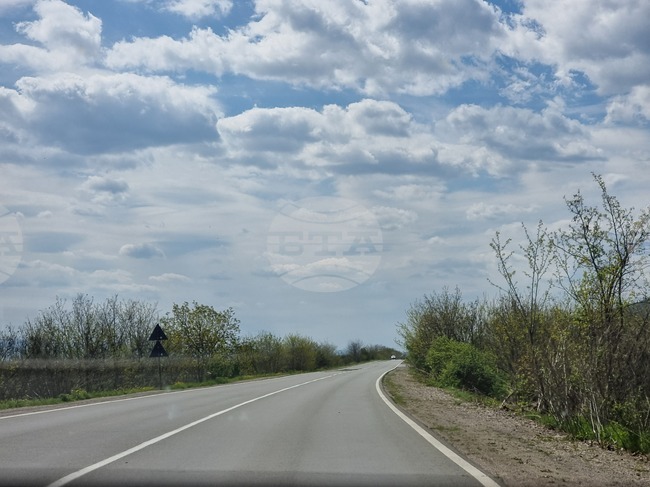 Временно е ограничено движението по пътя Плевен – Гривица, въведен е обходен маршрут