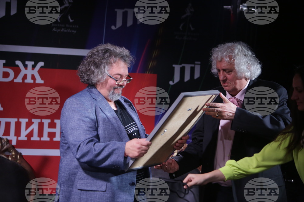 Церемония "Мъж на годината" - номинация - грамота - Манол Пейков