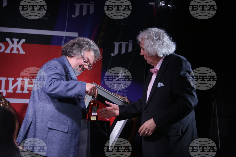 Церемония "Мъж на годината" - номинация - грамота - Манол Пейков