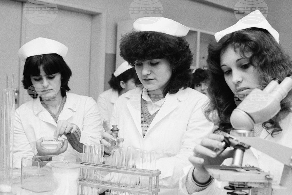 Bulgaria Marks Nurses’ Day amid Workforce Concerns