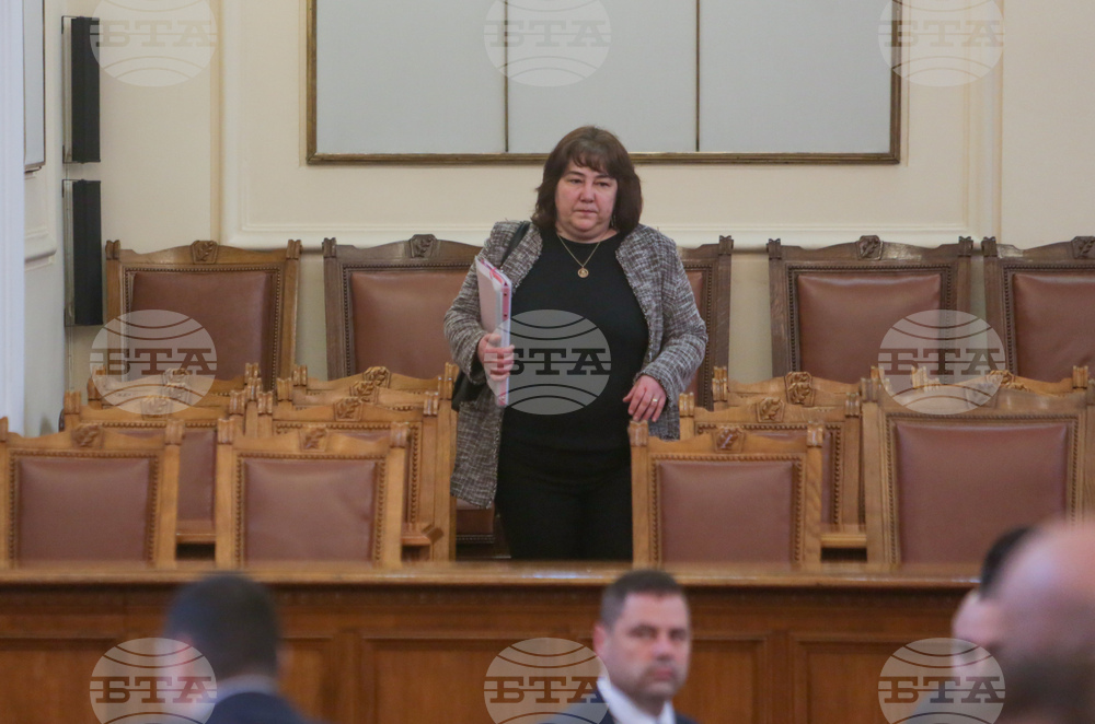 В края на април приходите в бюджета са близо 20 млрд. лева, разходите - близо 21 млрд. лева