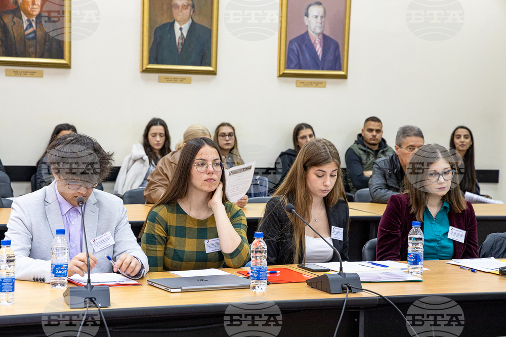 За седемнайсета поредна година Филологическият факултет на ЮЗУ „Неофит Рилски“ проведе научен форум в чест на светите равноапостолни братя Кирил и Методий