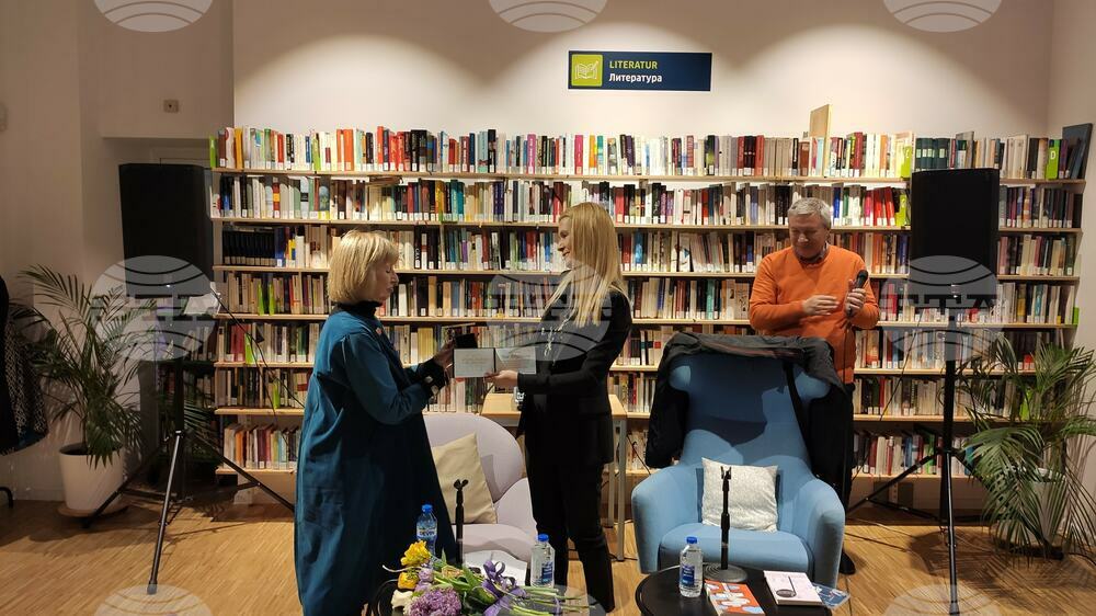 Авторът Олга Шурбанова представи книгата си „Късчета свят“ в Гьоте-институт