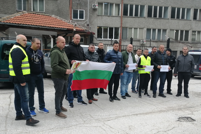 Надзиратели от Затворническото общежитие в Смолян се присъединиха към националния протест