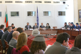 Народно събрание - кръгла маса