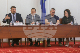 Народно събрание - кръгла маса