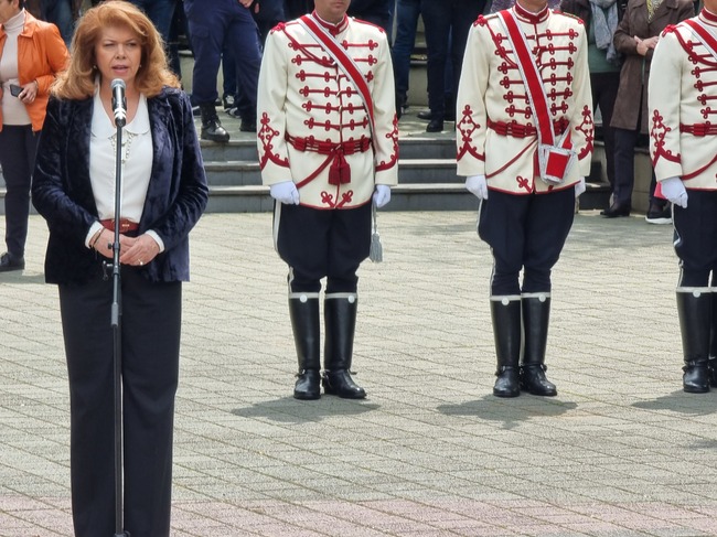 Vice President Iliana Iotova Attends Solemn Flag Ceremony of XVIII Student Guard Unit in Pazardzhik