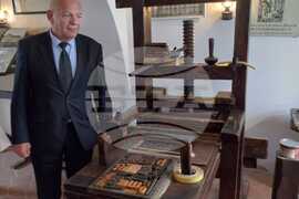 Румъния - музей - фототипно копие на Рибния буквар - дарение