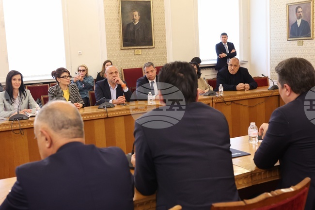 Парламент - Мария Габриел - ГЕРБ-СДС - ПП-ДБ - среща