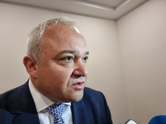 Искането на оставката на Иван Гешев от страна на част от Прокурорската колегия има политически привкус, каза министър Иван Демерджиев