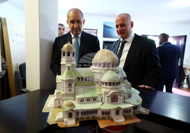 РЮА - Румен Радев - българско неделно училище „Слънчо“