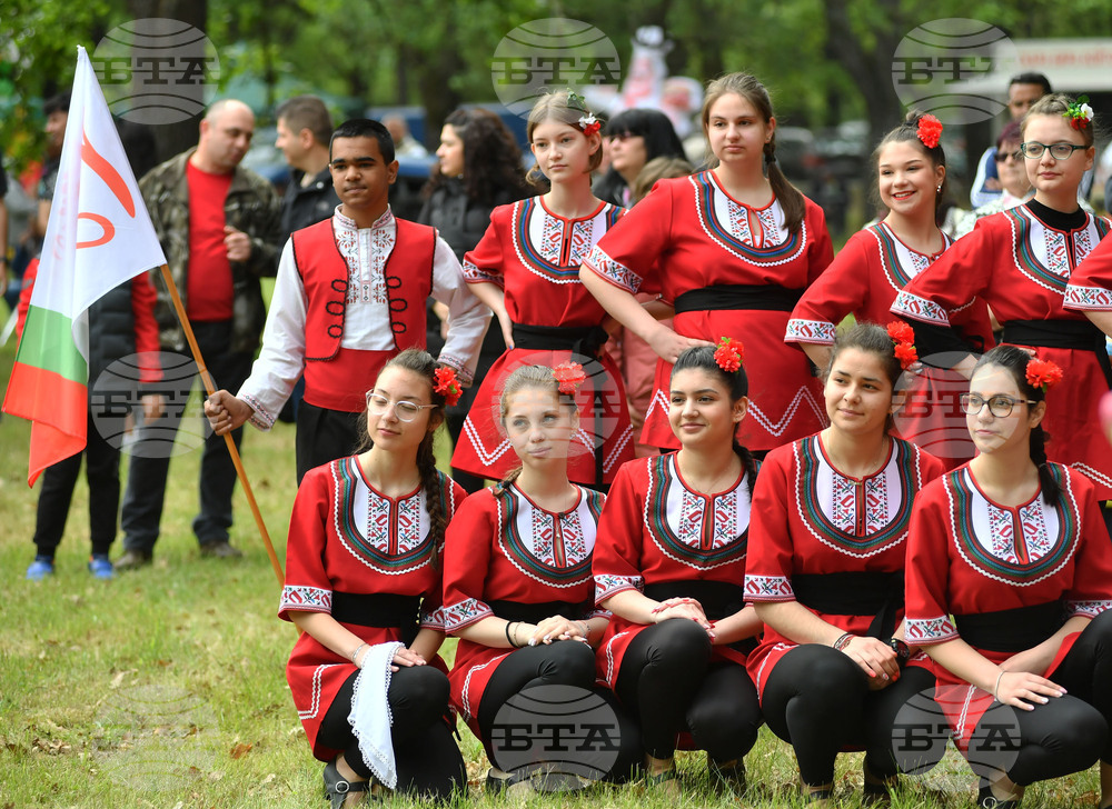 Село Божурово - фолклорен фестивал "Божурите"