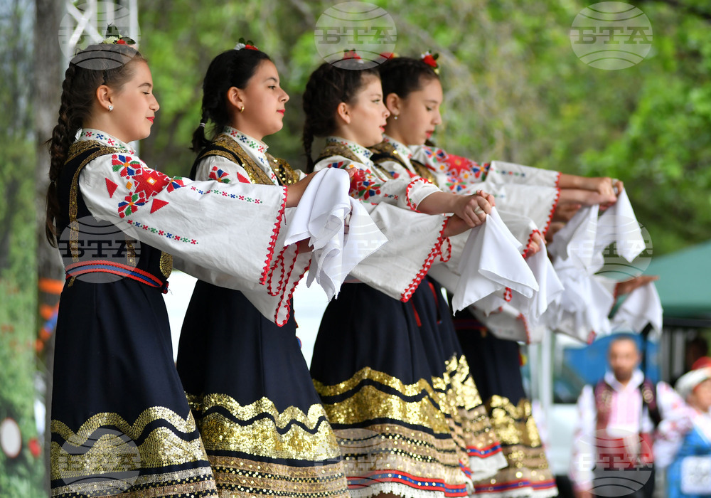 Село Божурово - фолклорен фестивал "Божурите"