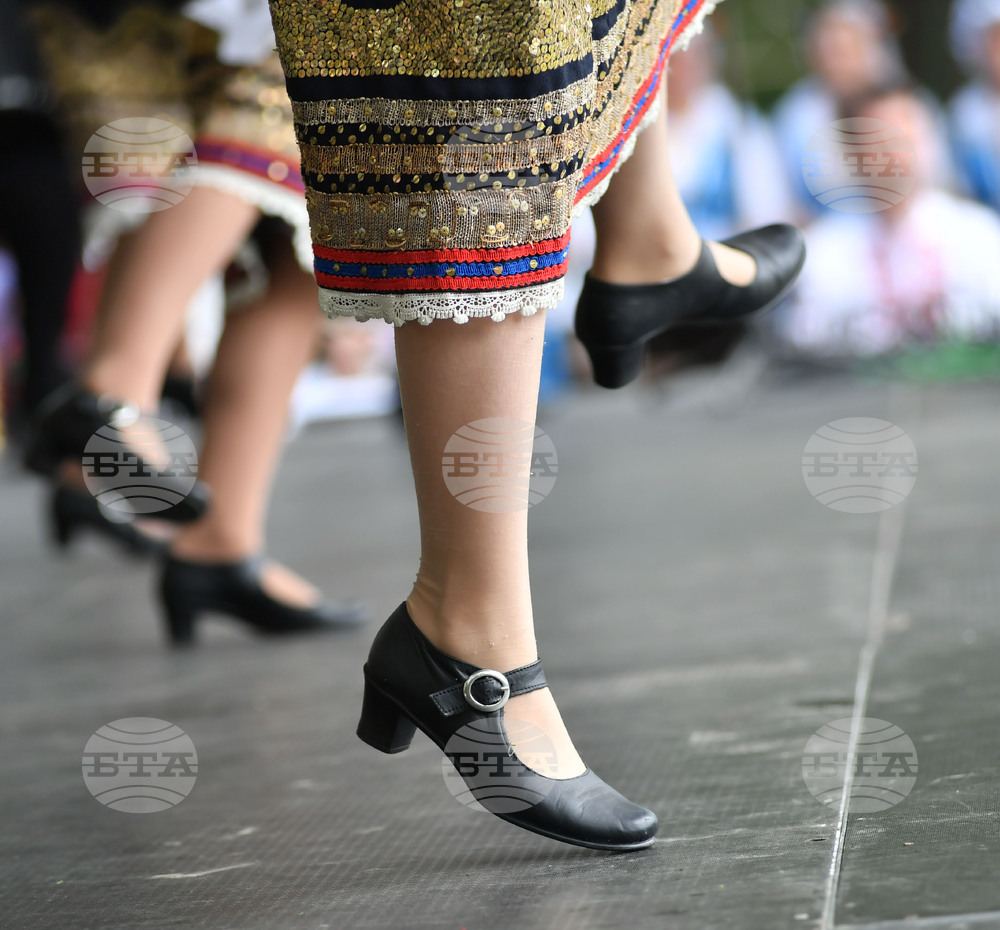 Български народни танци са включени в програмата за следващите занятия в училище „Васил Левски“ в Шанън, които ще се състоят на 10 и 11 май