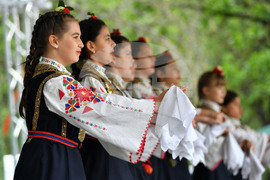 Село Божурово - фолклорен фестивал "Божурите"