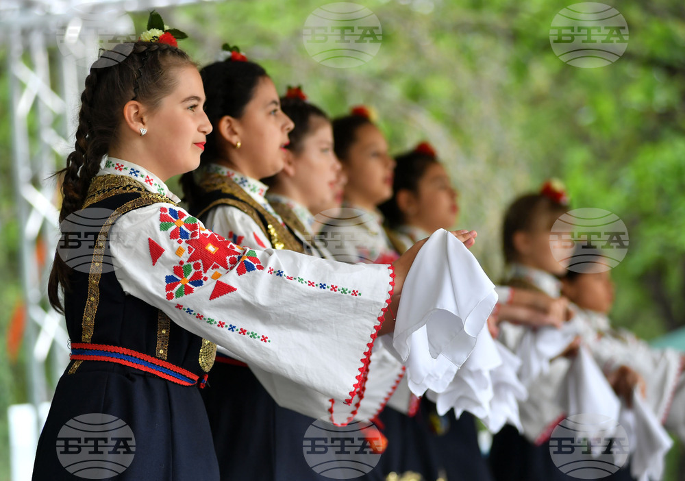 Село Божурово - фолклорен фестивал "Божурите"