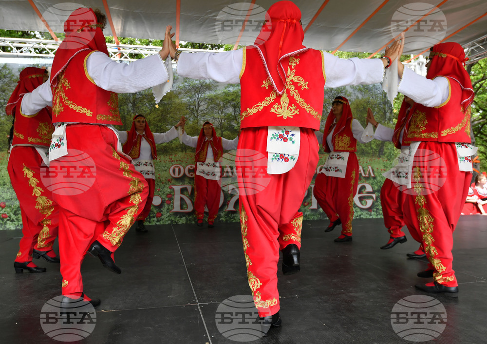 Село Божурово - фолклорен фестивал "Божурите"