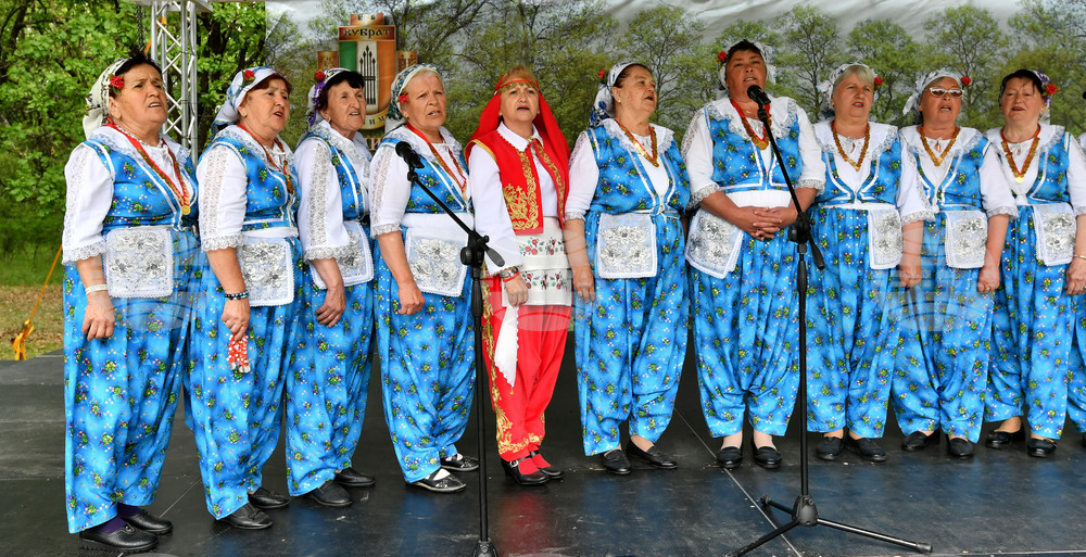 Село Божурово - фолклорен фестивал "Божурите"