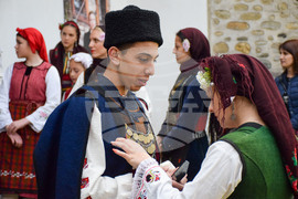 Разлог - автентични носии - ревю