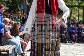 Разлог - автентични носии - ревю