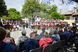 Разлог - автентични носии - ревю