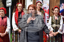 Разлог - автентични носии - ревю