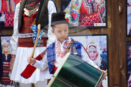 Разлог - автентични носии - ревю